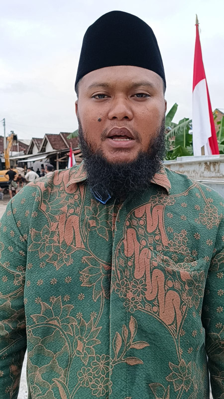 Foto Kepala Dusn Aik Beta Desa Perigi, Ahmad Maesir Mendampingi Bupati Drs. H. Haerul Warisin, M.Si, Saat Meninjau Finishing Pembangunan Jembatan Bailey Desa Perigi pada Senin (12/1/2025) (Dok. Pribadi) Foto Kepala Dusn Aik Beta Desa Perigi, Ahmad Maesir Mendampingi Bupati Drs. H. Haerul Warisin, M.Si, Saat Meninjau Finishing Pembangunan Jembatan Bailey Desa Perigi pada Senin (12/1/2025) (Dok. Pribadi)